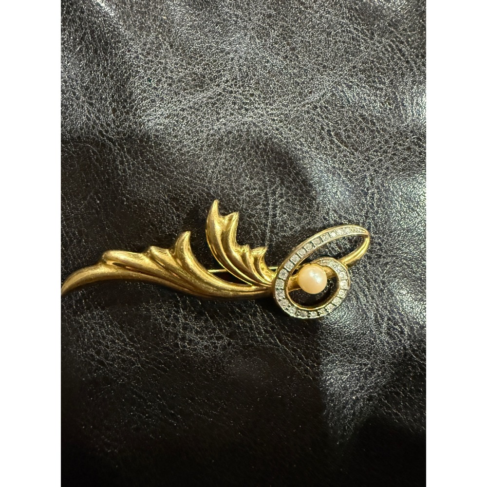 Risis Elegant Gold Tone Brooch Pin with Pearl and Rhinestones Ornate Leaf Design